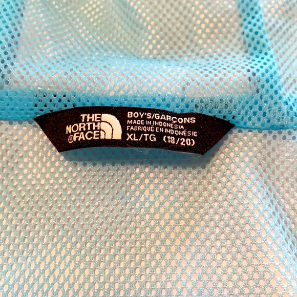 Boys North Face Light Weight/Rain Jacket w/hood - Picture 6 of 7